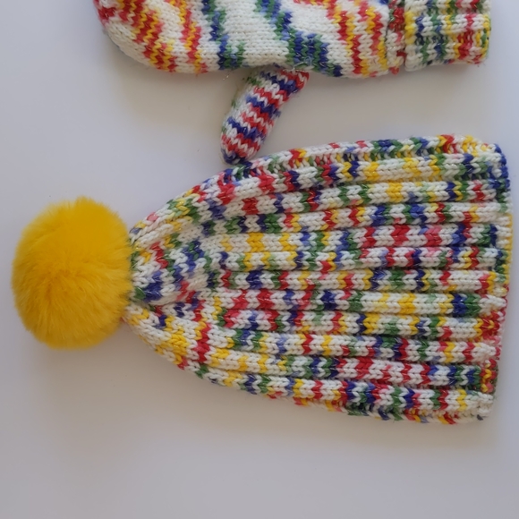 HBC Stripes Pom Pom Toque and Mitts - Picture 4 of 15